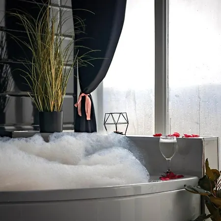 ヴィラ Nikka Pool And Jacuzzi House